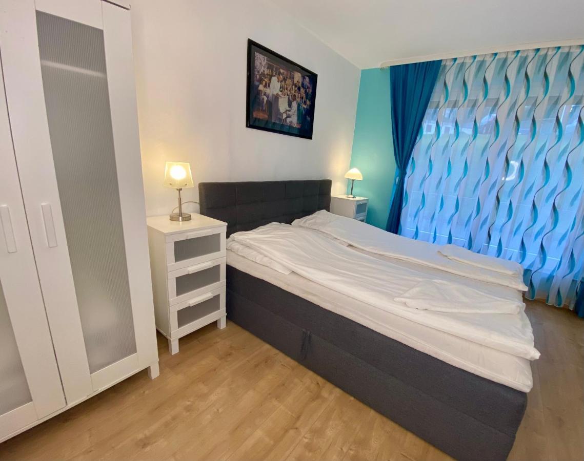 Privatzimmer Im Apartment - Apple Tv Netflix Kingsize Bett Arbeitsplatz Naehe Hbf Koblenz  Buitenkant foto