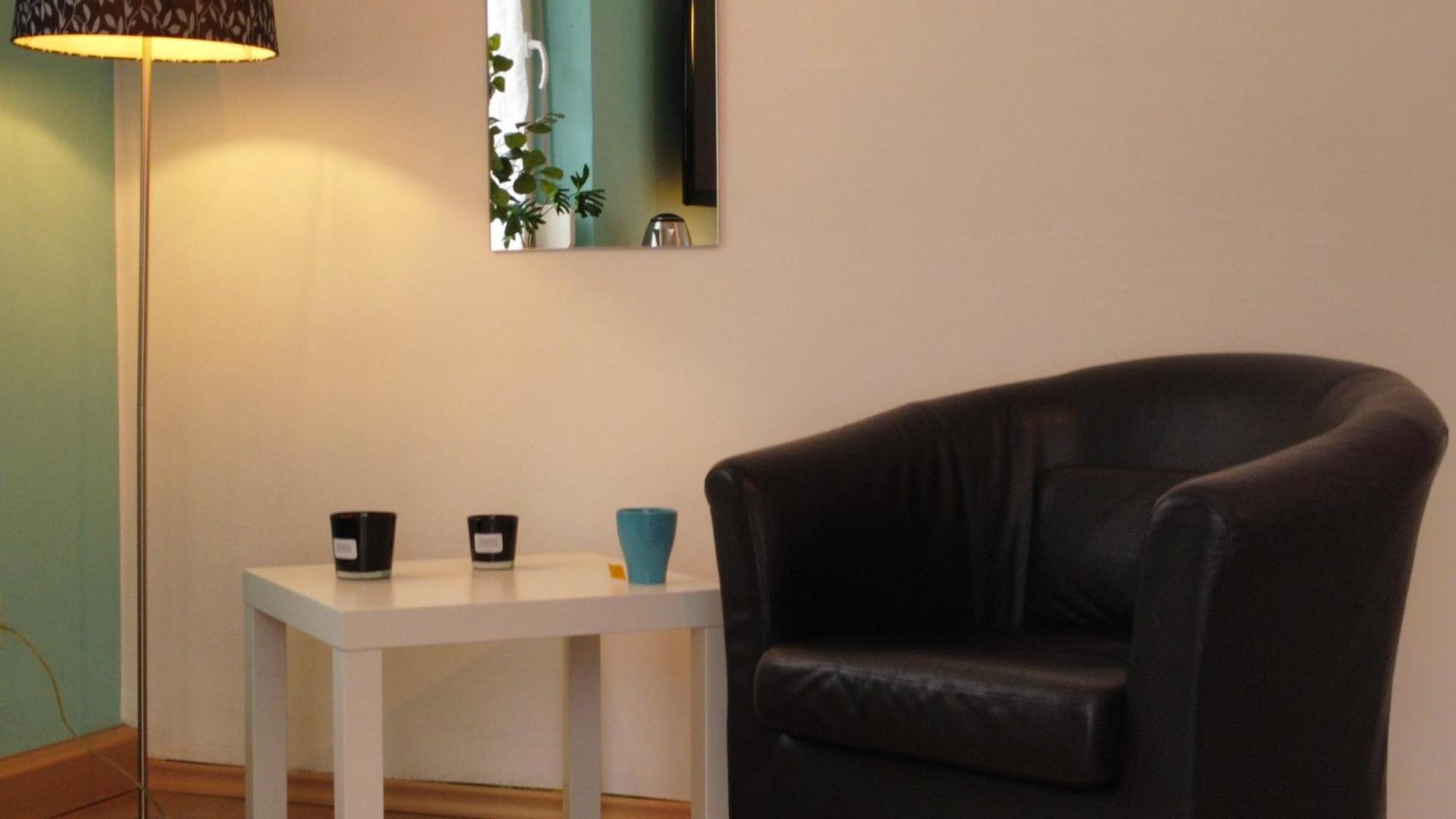 Privatzimmer Im Apartment - Apple Tv Netflix Kingsize Bett Arbeitsplatz Naehe Hbf Koblenz  Buitenkant foto